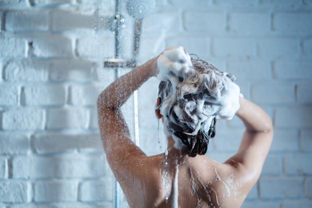 Será que água que usamos em nossa casa  pode ser incompatível com as químicas que fazemos em nossos cabelos?